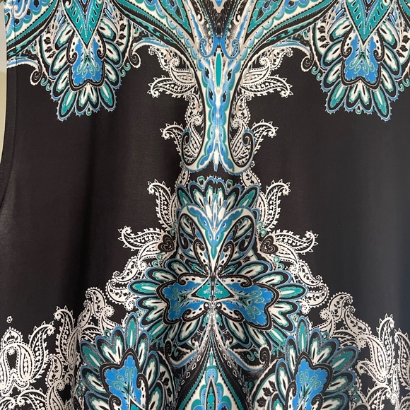 I.N.C.  zipper front V neck tank top, aqua/black/white print. Size Large - Picture 5 of 6